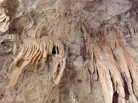 Les Grottes Petrifiantes