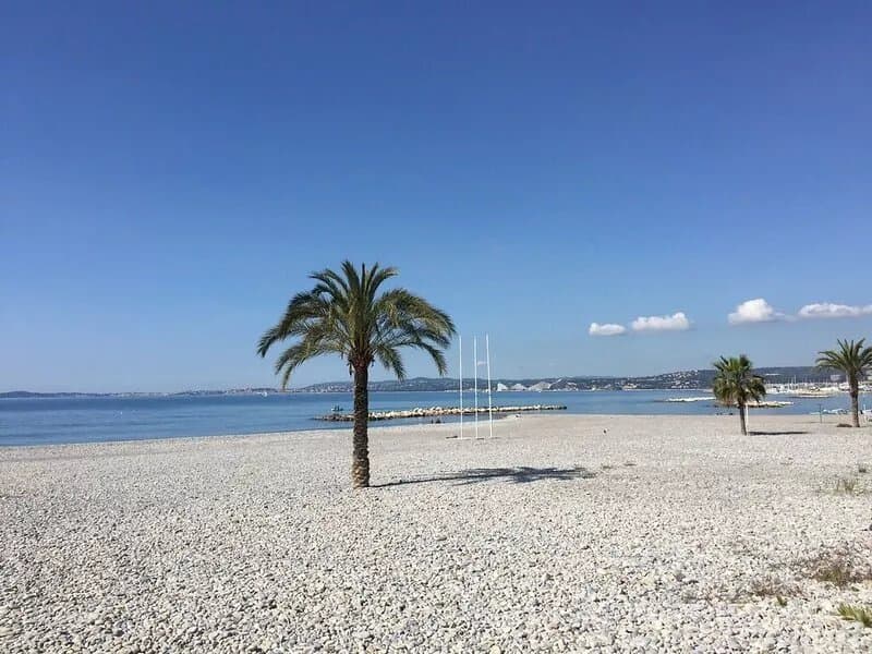 30 sq.m studio at garden level. Quiet villa in a green setting with terrace