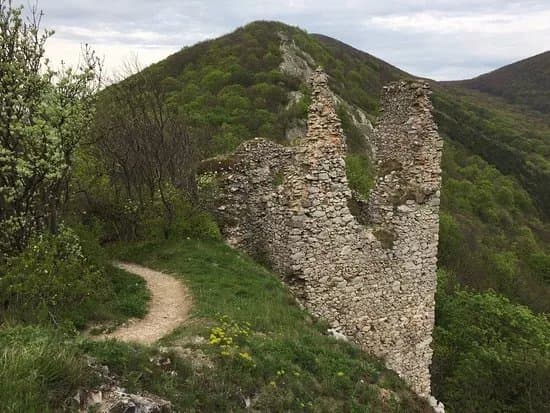 Ostry Karmen Castle