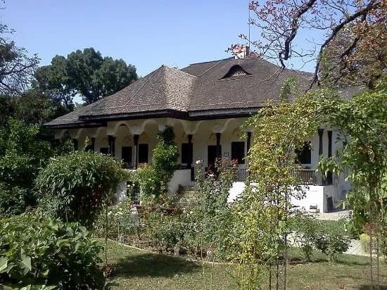 Bellu Manor