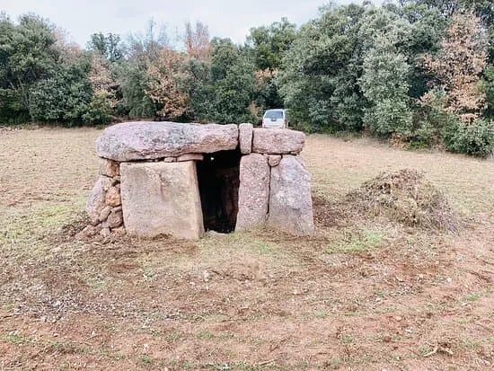 Dolmen De La Mosquera