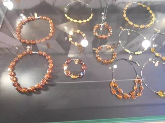 Dzenis Amber