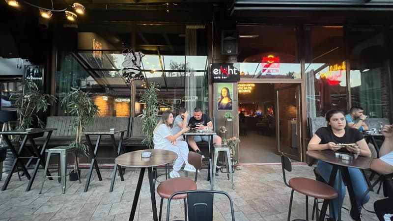Caffe Bar 8