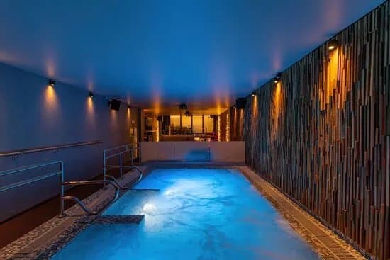 Macho Sauna