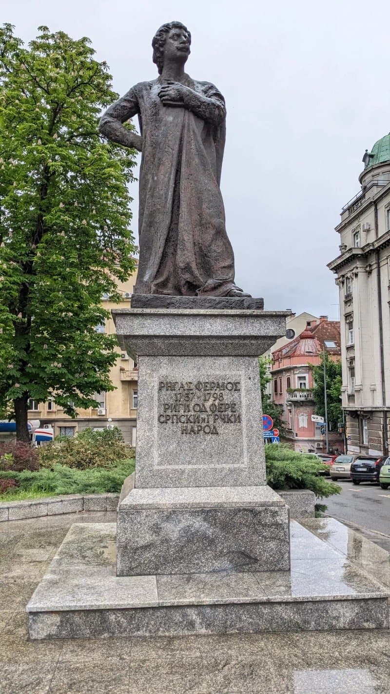 Spomenik Rige Od Fere
