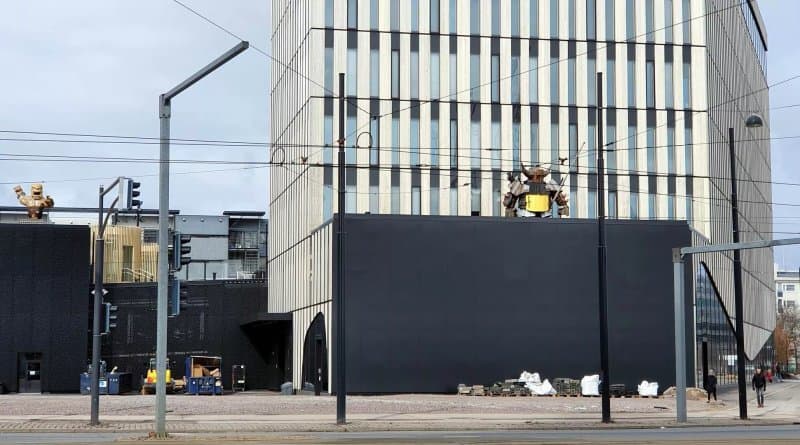 Pekka Statue