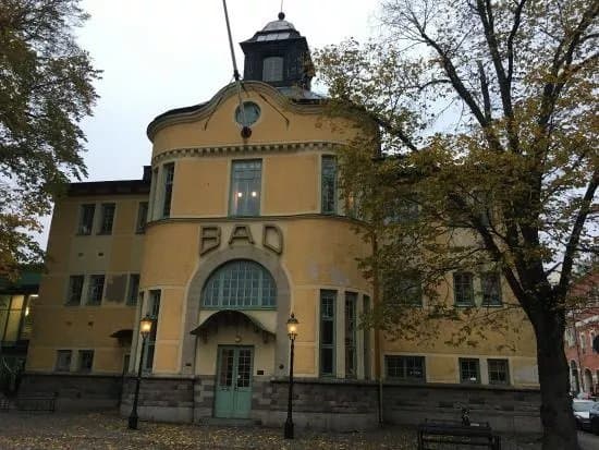 Varmbadhuset