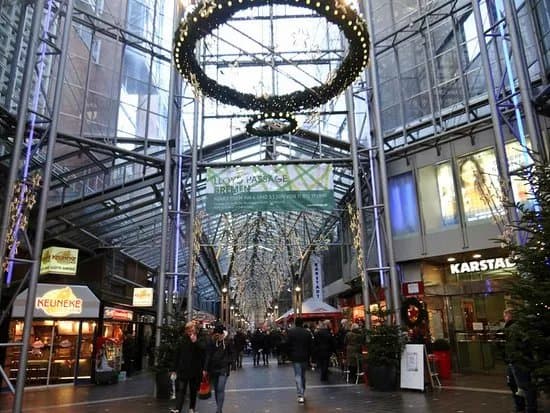Lloyd Passage