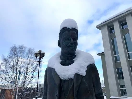 Sculpture of Karl Menning