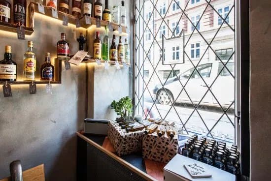 Shoppen, By The Barking Dog