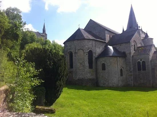Collegiale Saint-Hadelin de Celles