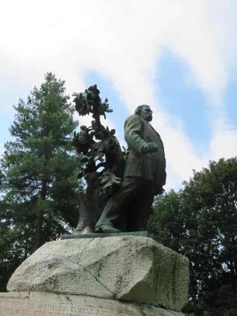 Deak Ferenc Memorial Statue