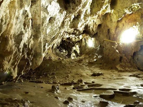 Polovragi Cave