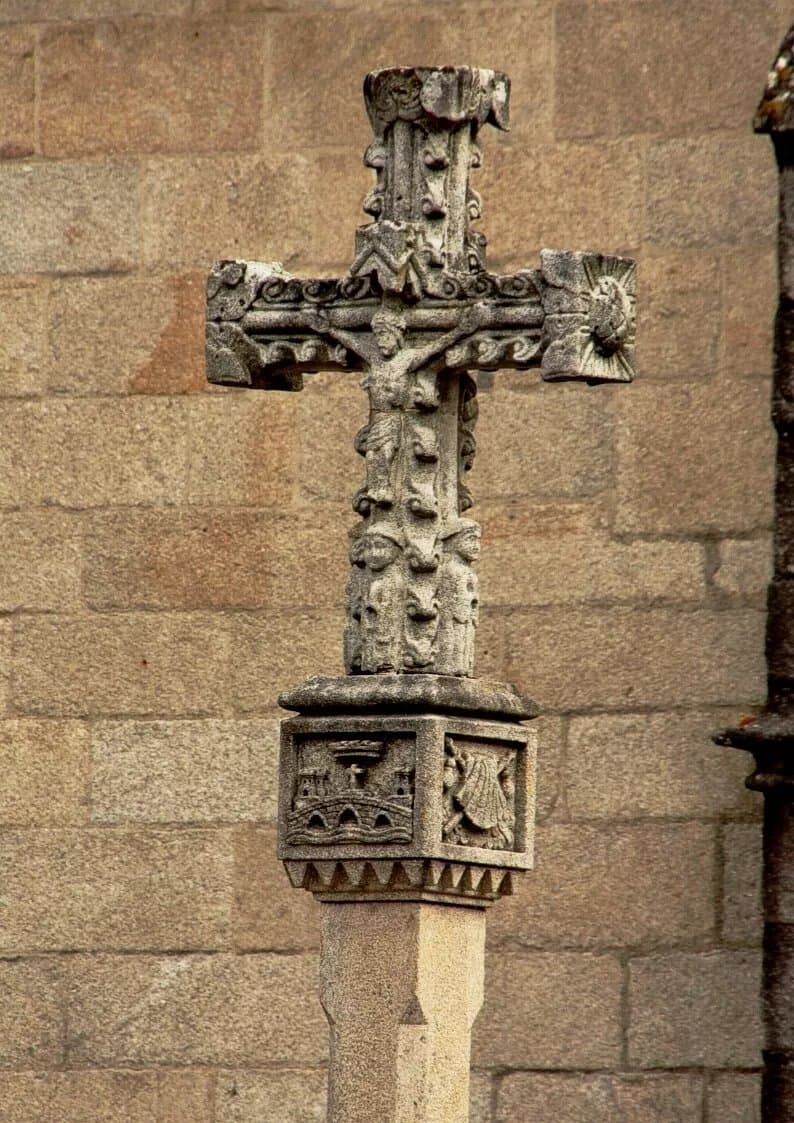 Cruceiro Plaza Alonso Fonseca
