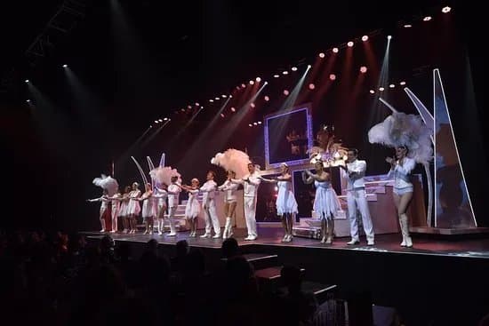 La Cloche Revue Cabaret
