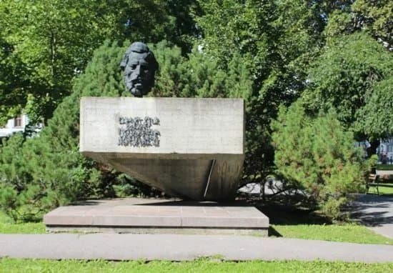 Stur Memorial