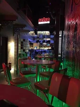 Retro cult club