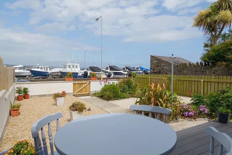 Heather Cottage is a beautifully light and airy seaside cottage a stone's throw