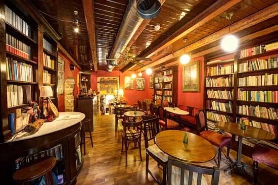 Plous bookshop & coffee