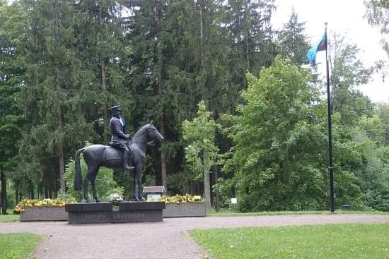 Equestrian statue of General Johan Laidoner