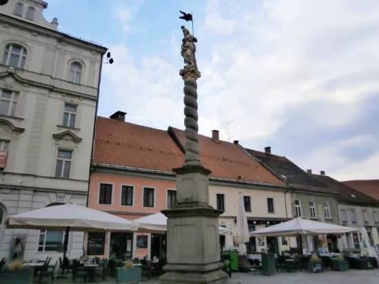 Grajski Trg square