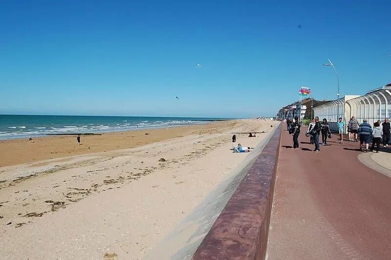 Ideally located nice 2 rooms - Stunning sea view