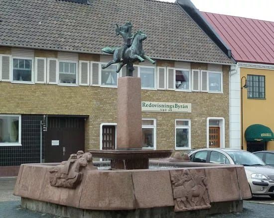 Statyn ''Hastbrunnen''
