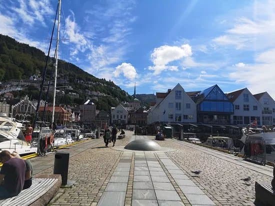 War Memorial Shetlands-Larsen