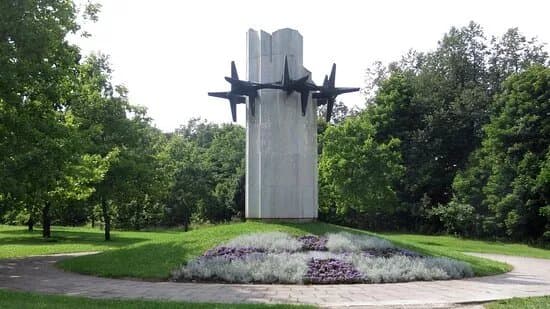 Okaskroon Monument