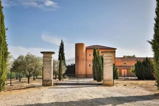 DOMAINE GALUVAL