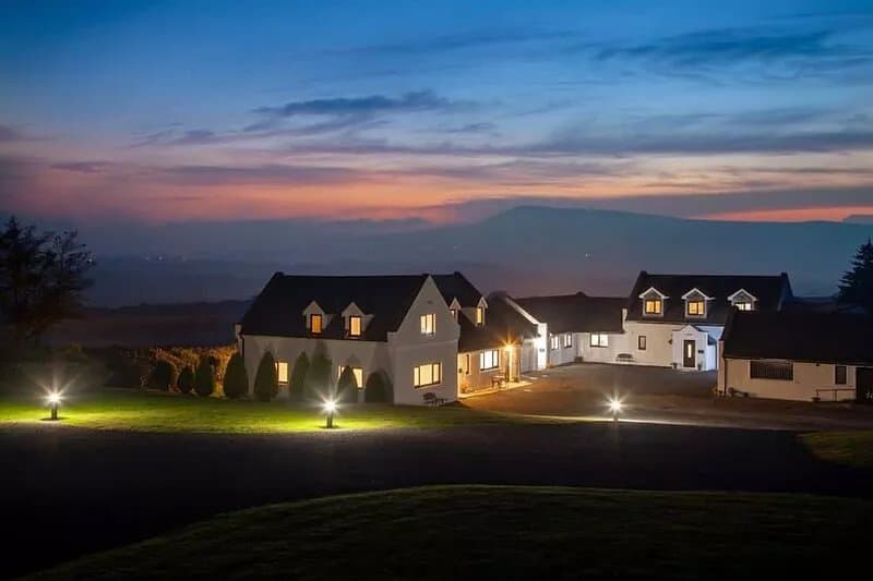 A holiday cottage that sleeps 4 guests in 2 bedrooms