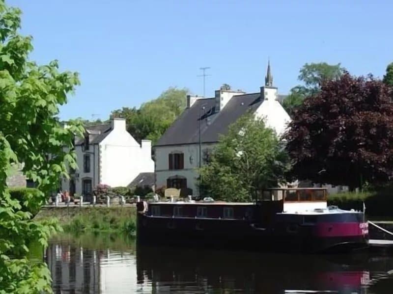 Charming 4 * riverside accommodation near Pontivy Blavet Valley