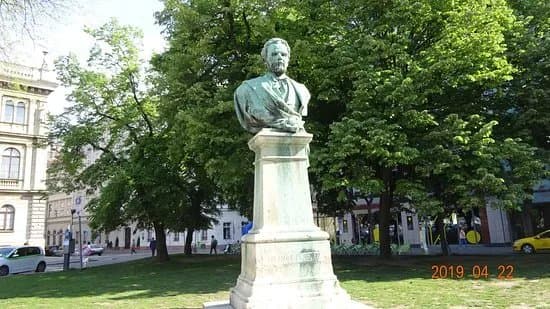 Bust of Ferenc Salamon