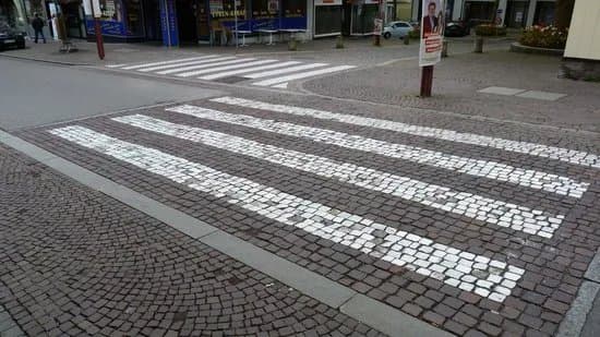 Zebrastreifen aus Carrara-Marmor
