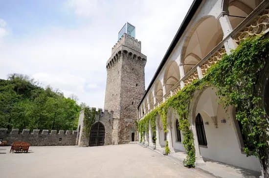 Schlossturm mit Glaskubus