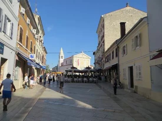 Decumanus Street