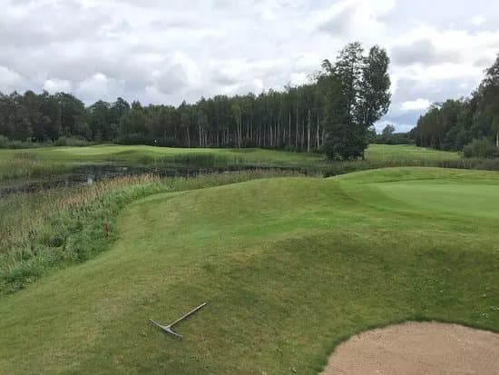 The V Golf Club