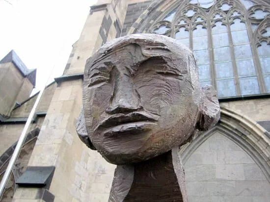 Skulpturen Vom Kunstler Dietrich Klinge, Vor Der Minoriten Kirche In Koln.