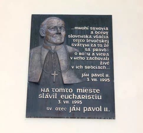 Statue in momory of the of Pope John Paul II