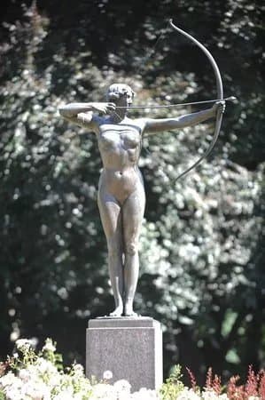 Rzezba Luczniczki