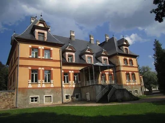 Mooste Manor