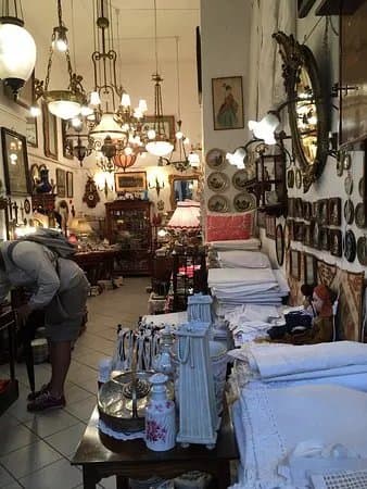 Anna's Antiques
