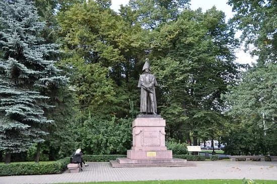 Barclay-de-Tolly monument
