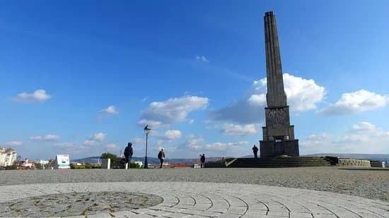 Obeliscul lui Horea, Closca si Crisan