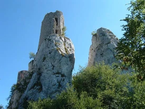 Sirotci hradek