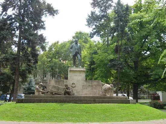 Tisza Lajos Memorial Statue