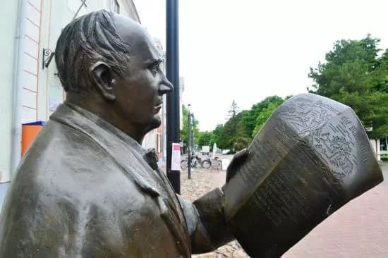 Sculpture of Johann Voldemar Jannsen