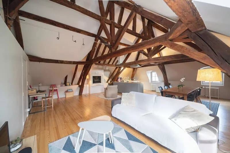 Clos St Eusèbe, 4-star furnished apartment in the heart of town.