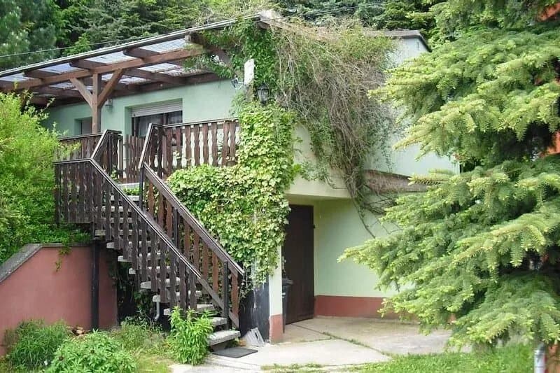 Vacation home in a superb location with a view of the forest and lake