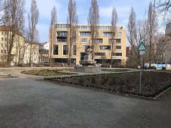 Pappelplatz mit Geldzahlerbrunnen